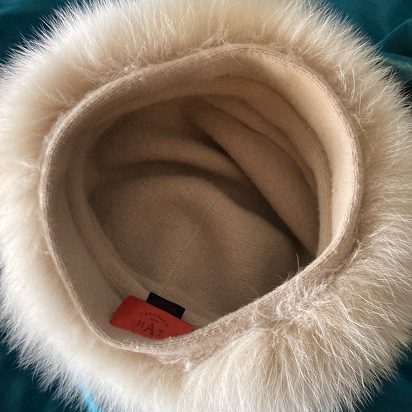 Authentic fox fur Canadian hat - Picture 3 of 5